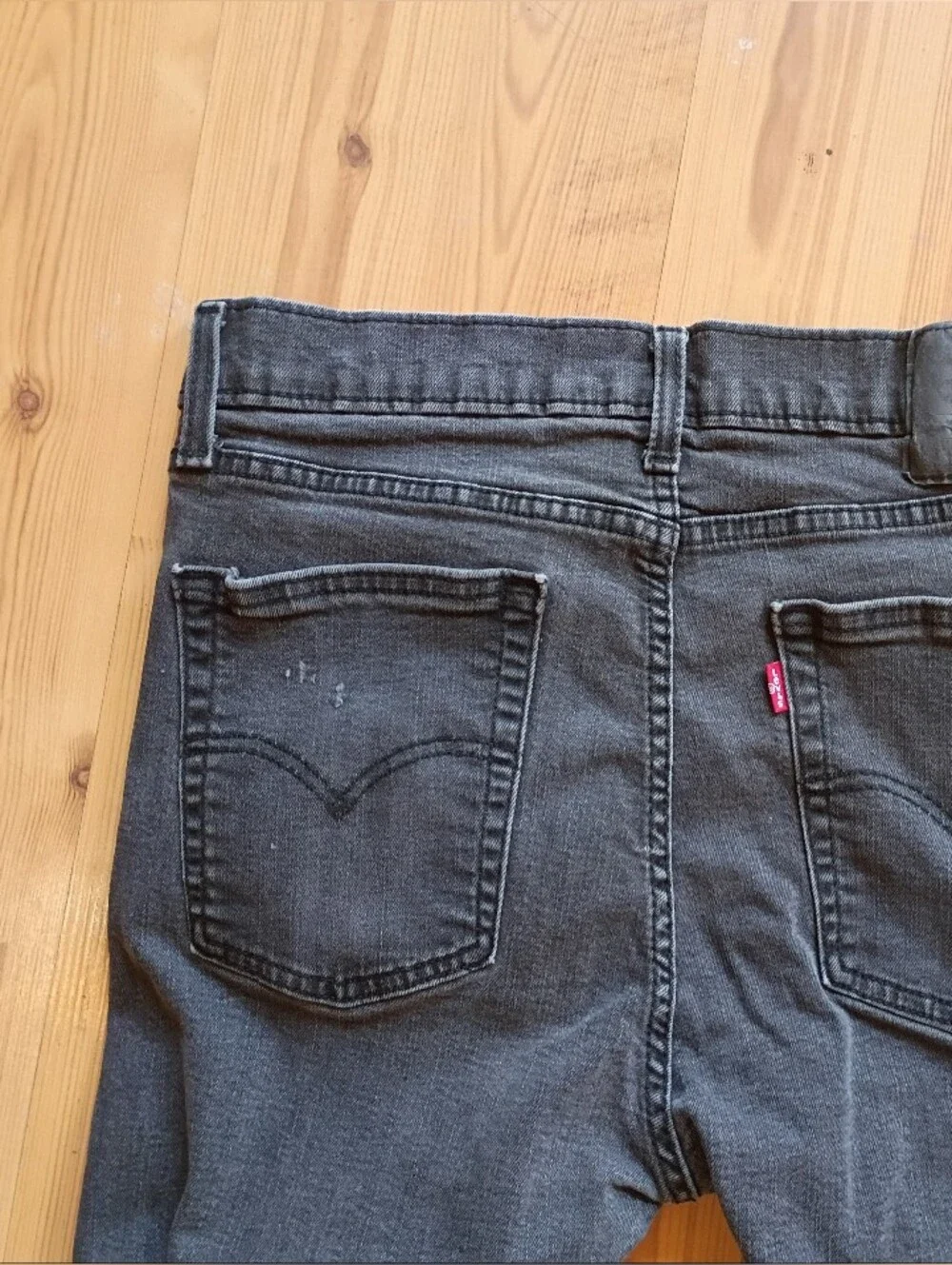 Levi's 510 Men's Skinny Fit Black Distressed Jeans W34 L30 (Measures 31x28.5)